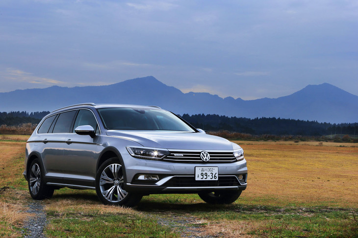 まずは「パサート オールトラック」を連れ出す。テストしたのは電子制御式ダンパーやフル液晶メーターなどが標準装備となる上位グレード「TDI 4MOTIONアドバンス」。