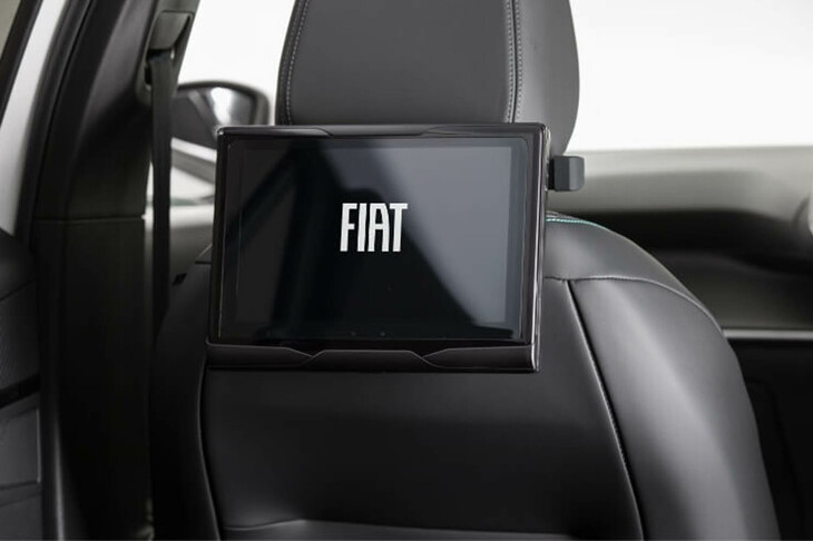 「リアマルチメディアシステム」のイメージ。