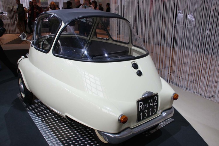 「イソ・イセッタ」のリアスタイル。細かく観察すると、バンパー形状をはじめディテールがBMW版と異なり、よりクリーンである。