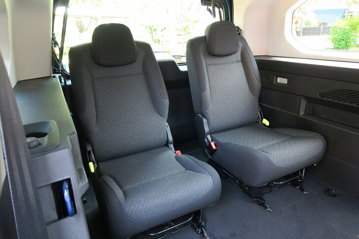 フィアット・ドブロ マキシ（3列目シート）