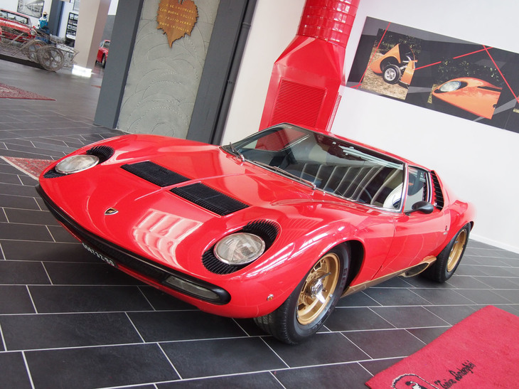 「ランボルギーニ・ミウラP400SV」。ボローニャ県のフェルッチョ・ランボルギーニ博物館で。