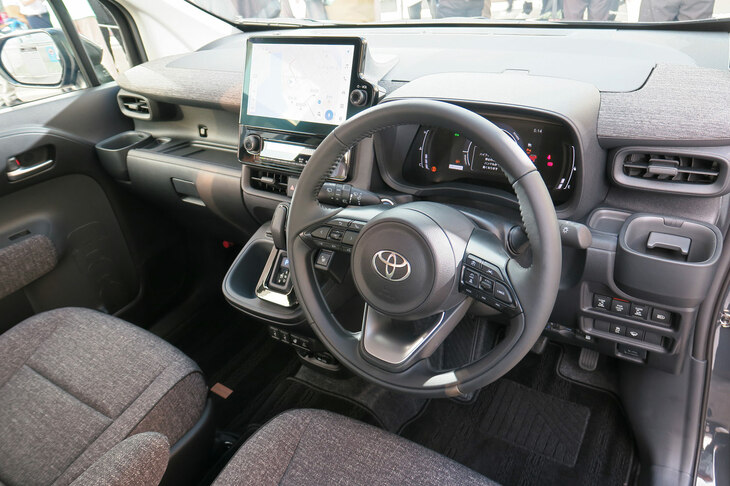トヨタ・シエンタ ハイブリッドZ 7人乗り（インストゥルメントパネルまわり）
