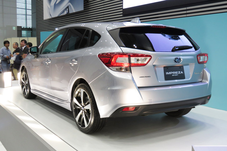 グレード構成は「G4」「スポーツ」ともに3種類。写真は充実した装備とスポーティーな意匠が特徴の「インプレッサ スポーツ2.0i-S EyeSight」。
