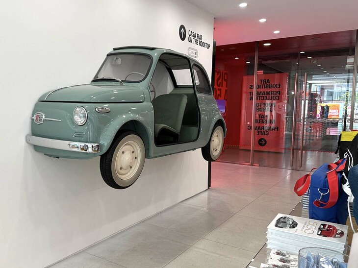 ミュージアムショップは2階と屋上の両方にある。