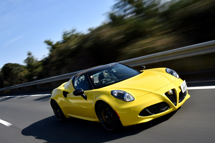 アルファ・ロメオ4Cスパイダー