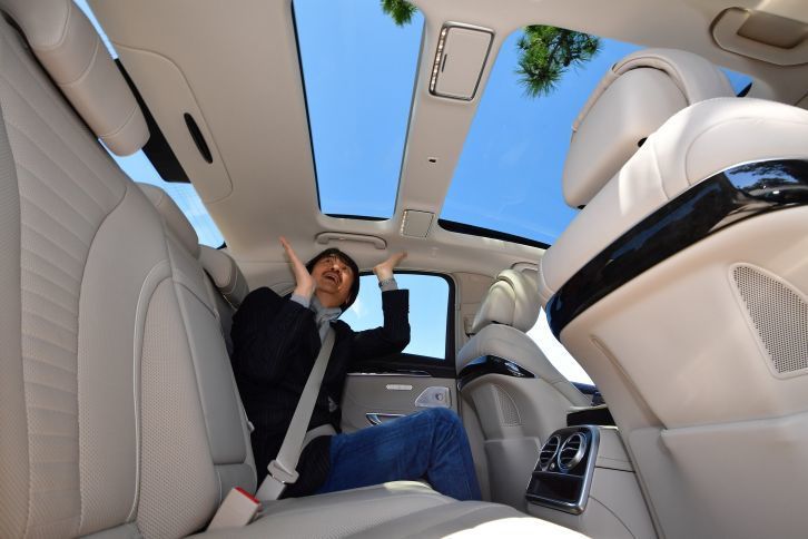 試乗車にはパノラミックスライディングルーフも装備されていた。これまたラグジュアリー！