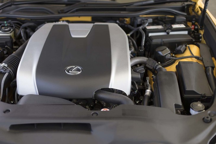 
	フロントに縦置きされる3.5リッターV6エンジンは、最高出力318ps、最大トルク380Nmを発生する。
	