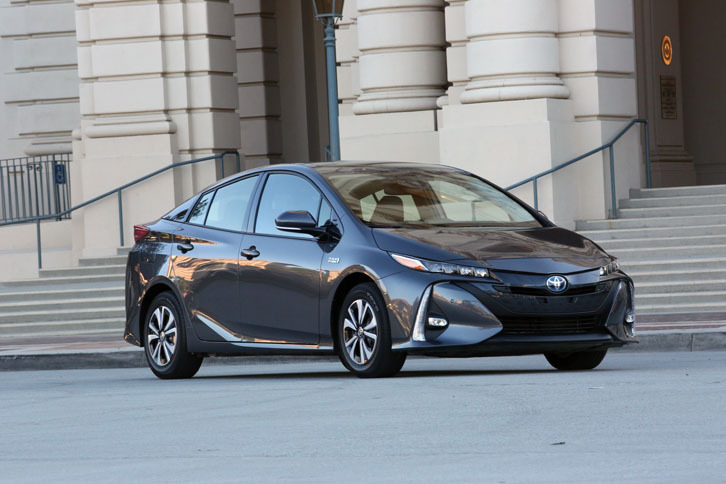 「トヨタ・プリウス プライム アドバンスト（日本名：プリウスPHV）」