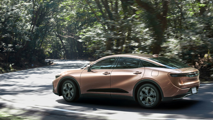 トヨタ・クラウン クロスオーバーG（エクステリア）