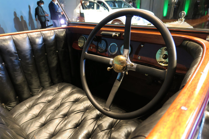 ベントレー3リッター（ダッシュボード＆ステアリングホイール）