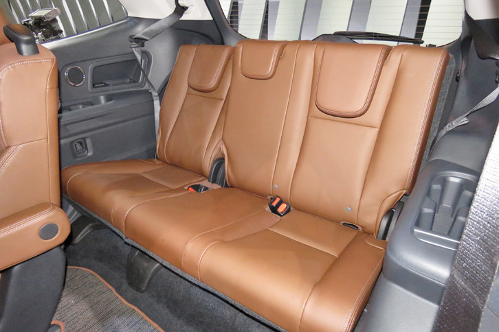 スバル・アセント（3列目シート）