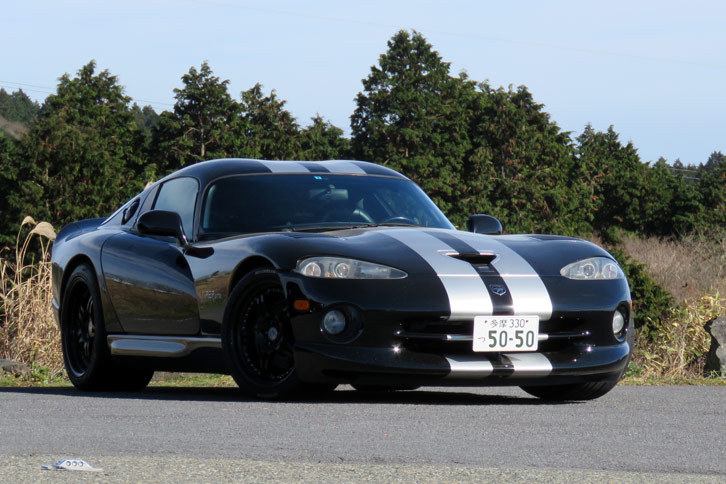 今日も今日とて「バイパー」でドライブ。すいた高速道路や峠道を走る分には、とてもキモチいいクルマである。