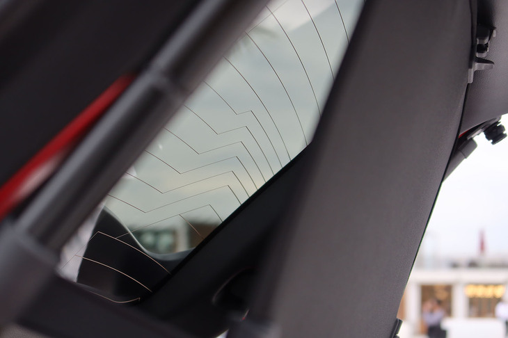 ホンダ・ヴェゼルe：HEV RS（バックドアのガラスプリントアンテナ）