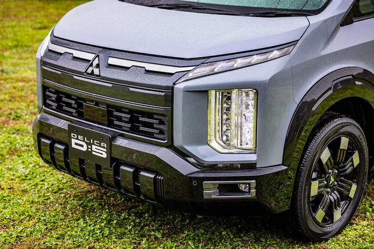 ブラックを基調としたデザインにアップデートされたフロントグリル。