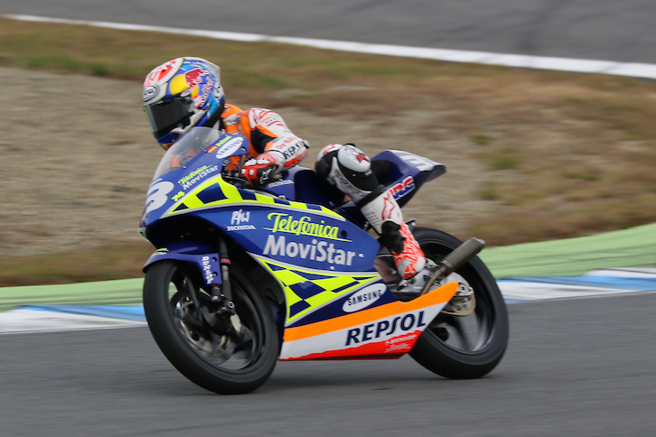 「Sound of ENGINE〜世界最速への挑戦」では、Honda Racingの歴史に残るマシンを現役のトップドライバー／ライダーが披露。こちらは、「RS125RW」を駆るダニ・ペドロサ選手。