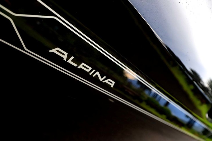 「XD3」のボディーサイドには、BMWアルピナ車の伝統的なドレスアップとして知られるストライプが添えられる。