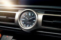 新たに採用されたアナログクロック。