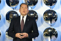 BMWジャパンの長谷川社長は、昨今のプレミアム市場の伸長についても言及。ポップアップエキシビションをオープンした意義を語った。