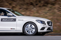 「メルセデス・ベンツ」の「Cクラス」（写真）や「Eクラス」のほか、「フォルクスワーゲン・ゴルフ」など輸入車のC～Dセグメントも「BluEarth-GT AE51」の装着ターゲットとなる。