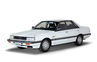 「日産スカイライン4ドアハードトップ」。7代目はこの4ドアハードトップと4ドアセダンのみでスタートし、5カ月後に5ドアワゴンを加えた。しかし低迷するセールスをテコ入れすべく9カ月後に2ドアクーペを追加設定した。