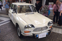 「シトロエンAMI 8」のフロントビュー。