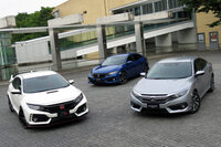 先代の「シビック」3モデル。左から「タイプR」「ハッチバック」「セダン」。日本における現行型のラインナップはハッチバックのみ。タイプRは2022年9月に発売される予定だが、セダンについては導入の計画はない。