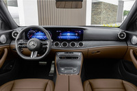 内装デザインや装備も変更。長距離ドライブ中にシートクッションやバックレストを動かす「エナジャイジングシート」が新たに導入された。