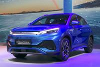 「BYD ATTO3」は全長4455mmのEVで、欧州進出の先兵となる一台である。駆動用バッテリー容量は60.48kWh、カタログ上の一充電走行距離は欧州複合モードで420km。