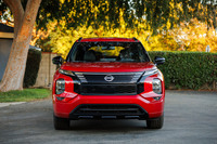 日産がPHEV「ローグ プラグインハイブリッド」を発表　「三菱アウトランダー」のOEMの画像