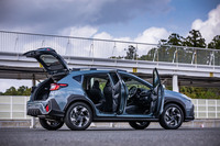 新型「クロストレック」のボディーサイズはルーフレール装着車で全長×全幅×全高＝4480×1800×1580mm。ホイールベースは2670mm。外寸は従来型「XV」とほぼ同じ、ホイールベースは同一となる。