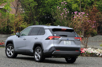 ボディーのスリーサイズは全長×全幅×全高＝4600×1855×1685mm。海外専売モデルだった先代（4代目）とはほぼ同寸だが、日本で2016年まで売られていた3代目モデルからは30cm近く長くなっている。