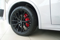 マセラティのカスタマイズプログラム「フォーリセリエ」による「21インチクリオホイール」。