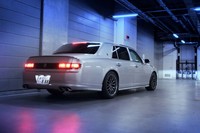 2020年1月10日にカスタムカーの祭典「東京オートサロン2020」でお披露目された「TOM'Sセンチュリー」。「トヨタ・センチュリー」の快適性はそのままにドライバーズカーとしても楽しめるクルマに仕立てられている。