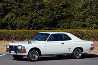 「トヨペット・クラウン ハードトップ」
	「白いクラウン」というキャッチコピーで知られる3代目に初めて2ドアハードトップが追加された。社用車のイメージが強かったクラウンのイメージを打破する役割を担ったモデルである。