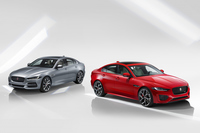 2020年モデルの「XE」には、標準モデルに加え、よりスポーティーな「R-DYNAMIC」（右）がラインナップに加わった。