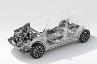 現行型「ノート」には、「ルノー・クリオ」（日本名：ルーテシア）と同じ「CMF-B」と呼ばれるプラットフォームが採用されており、国内のライバルと比べ、スポーティーな走りが楽しめる。