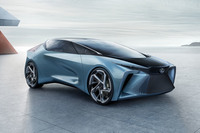 2019年の東京モーターショーでお披露目された「LF-30エレクトリファイド」。この当時は各種スペックがいかにもコンセプトカーという数値だった。