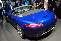 「AMG GTロードスター」のリアビュー。ソフトトップの開閉に要する時間はそれぞれ約11秒。