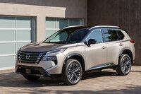 日産のミドルサイズSUV（米国ではコンパクトSUV）である「ローグ（日本名：エクストレイル）」。「三菱アウトランダー」と「CMF C／D」プラットフォームを共用している。