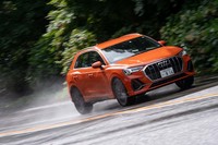 シャシーにはフォルクスワーゲン グループのエンジン横置き用モジュラープラットフォーム「MQB」を使う。サスペンションはフロントがマクファーソンストラット式でリアがダブルウイッシュボーン式。