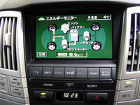 表示は頻繁に切り替わり、クルマがモーターで走っているのか、ハイブリッド状態なのかがすぐわかる。