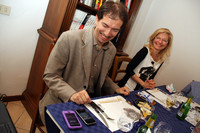 わが家の知り合いの眼科医夫妻。iPhoneを二人で購入したのを機会に、家庭の固定電話を取り払った。
