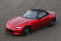 車重の目標値は1000kg。従来モデルと比較して100kg以上の軽量化を目指す。