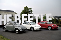 新旧ビートルのそろい踏み。