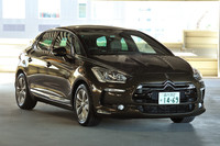 ボディーカラーは全6色の設定。テスト車の色は「ブラウン ヒッコリー」と呼ばれる茶系のメタリックカラー。