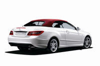 赤×白ツートーンの「Eクラス カブリオレ」発売の画像