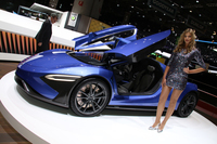 中国の新興ブランド「テックルールズ」のブースで。