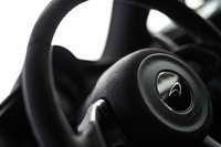 「675LT」では「650S」より10％ステアリングレシオがクイックになっている。