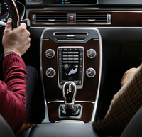 ボルボV70／XC70に装備充実の新グレード登場の画像