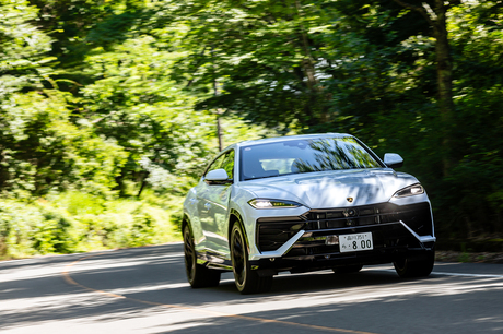 �����{���M�[�j�̃X�[�p�[SUV�u�E���X�v���u�E���XSE�v�ւƐi���B�����ϒ������ꂽ�{�f�B�[�̓����ɂ́A�V...